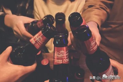 ​公司聚餐的文案朋友圈（聚会文案 / 适合闺蜜朋友聚餐发的朋友圈小众高级文