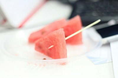 ​和“故事配酒你配狗”类似的句子越多越好谢谢