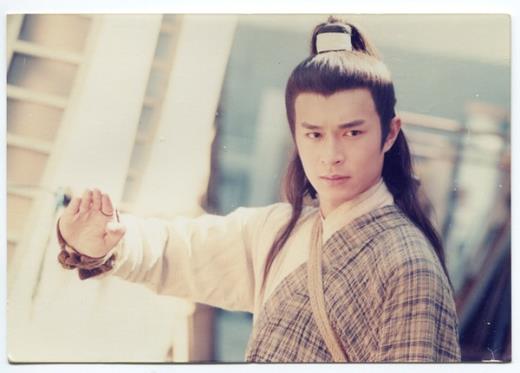 写一句关于月亮的句子