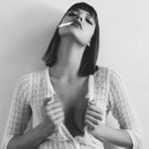 ​qq签名在乎一个人（qq女生简体个性签名）