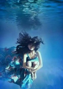 ​拽一点的个性签名：但一定不会比过去差…