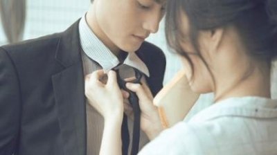 ​月亮姑娘升起来了仿佛写成拟人句 用走过写一个拟人句