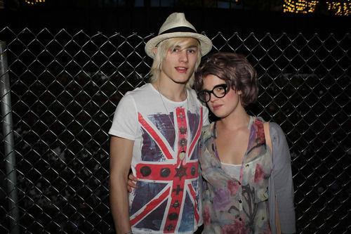 2025年简单的伤感句子摘录79句