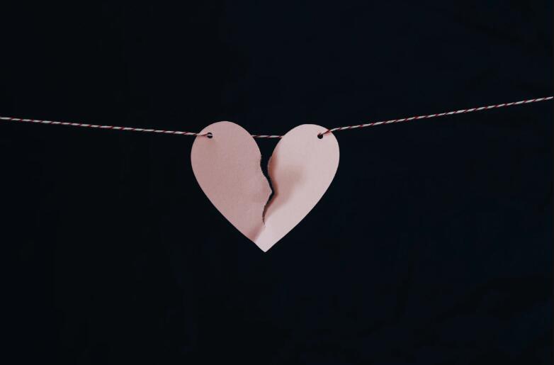 讽刺自己傻的伤感句子 自嘲自己傻的语录