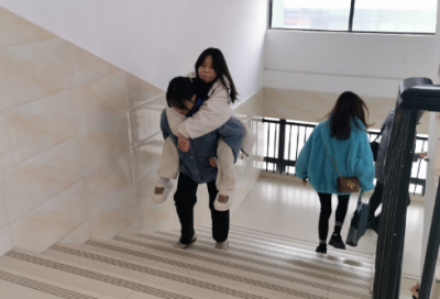 ​说说短句伤感八个字图片